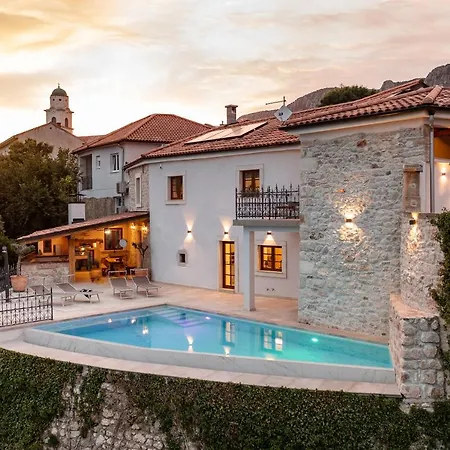 Villa Eve's Castle *
