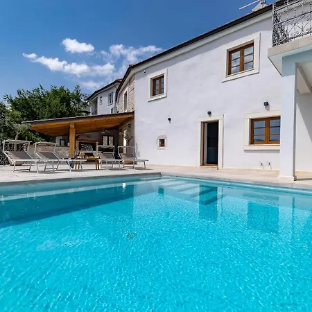 Eve's Castle Villa *